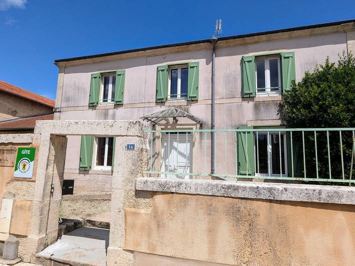Gîte pour 10 personnes, avec Terrasse et Jardin à Sampigny