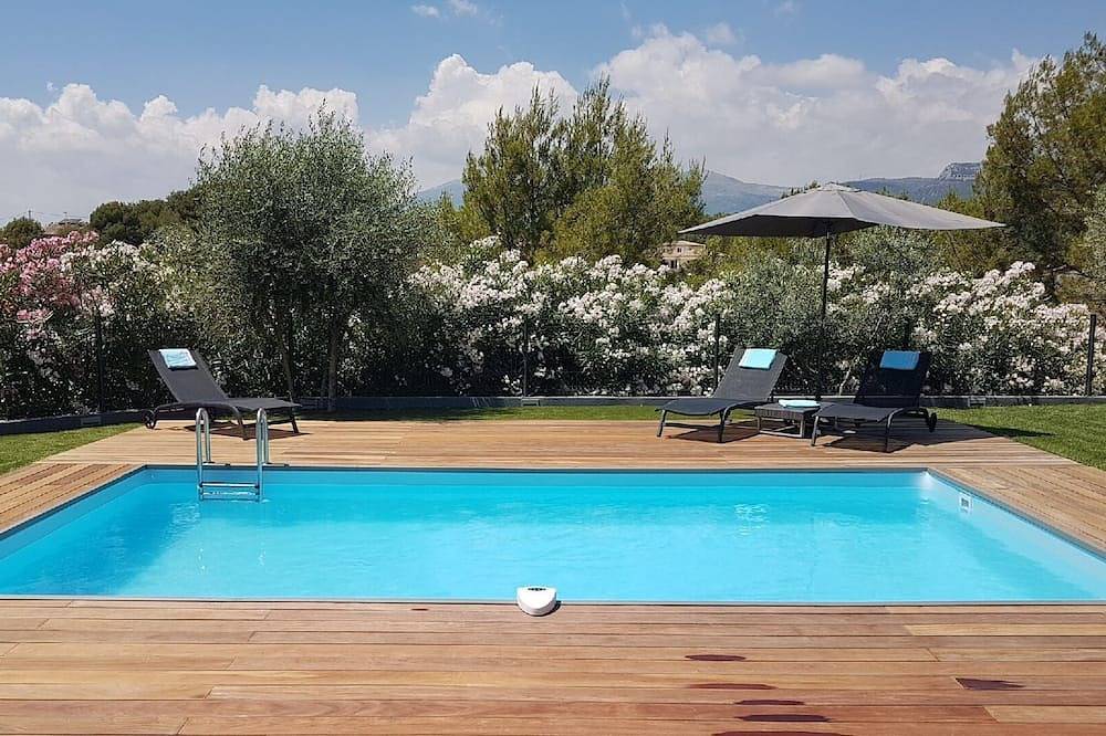 Dix Minutes Du Bord De Mer, Villa Climatisee Pour 6 Personnes  Avec Piscine. in La Gaude, Côte méditerranéenne (France)