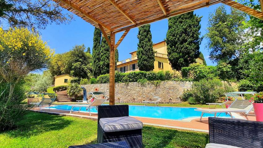 Casa vacanza per 28 persone, con giardino, con animali domestici in Radicofani