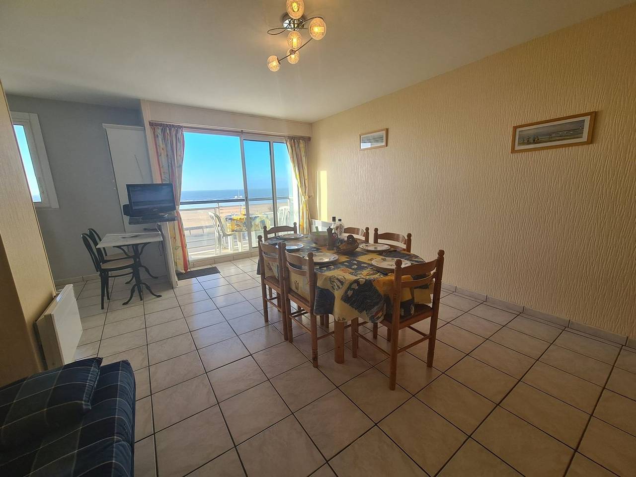 Entire apartment, Renovated 3-room apartment with balcony, near beach - Saint-Jean-de-Monts in Saint-Jean-de-Monts, Vendée