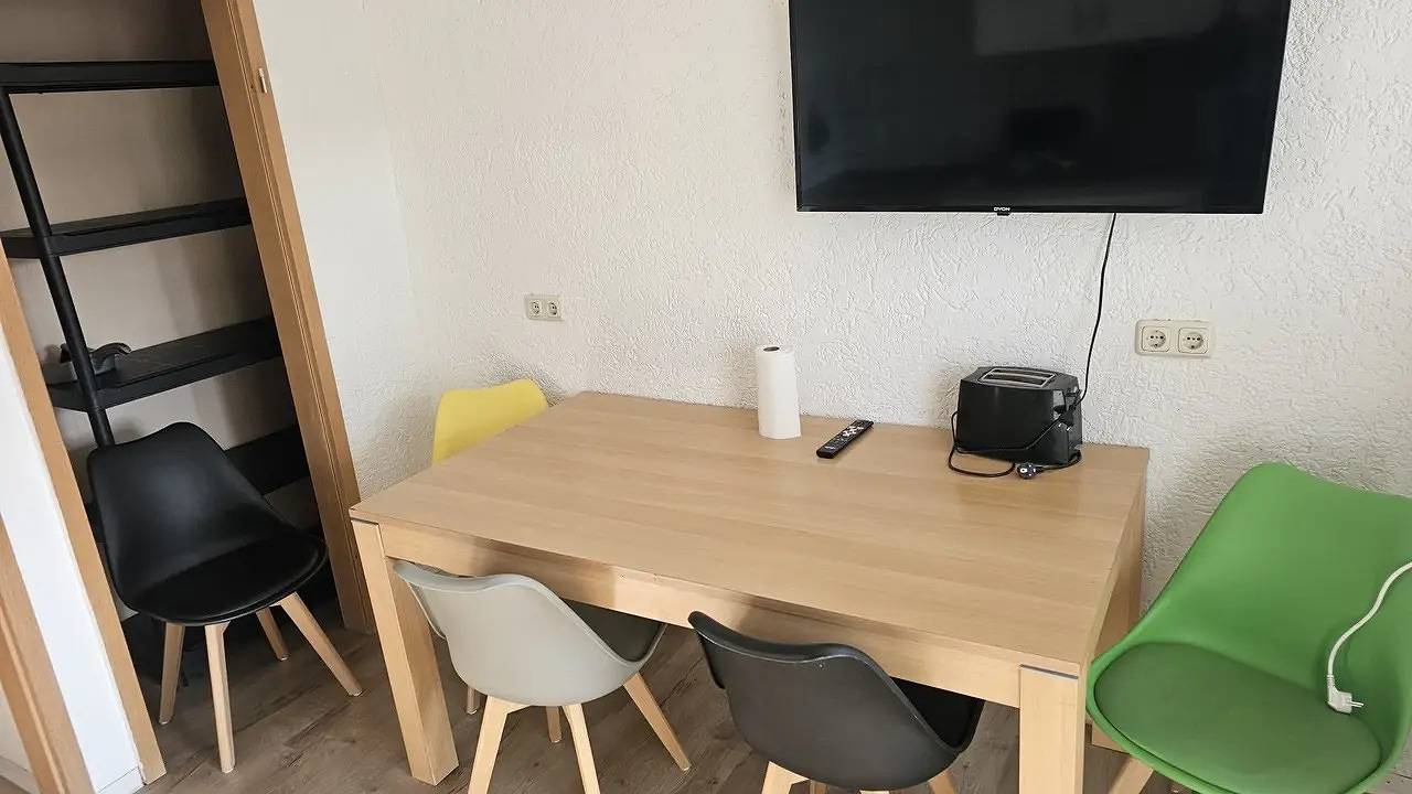 Ganze Ferienwohnung, Ferienwohnung für 3 Personen (80 m²) in Leuna in Leuna, Saale-Unstrut