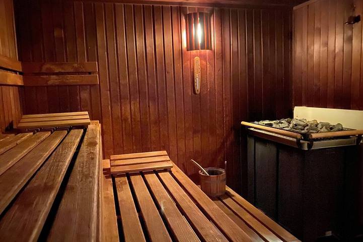 Ganze Wohnung, Skyline Appartement mit Pool 2-6 Gäste mit Netflix in Schönberg (Hessen), Kronberg