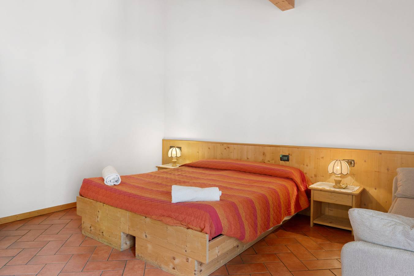 Entire apartment, Apartment 'Melina' with Mountain View, Shared Garden and Wi-Fi in Bozzana, Caldes