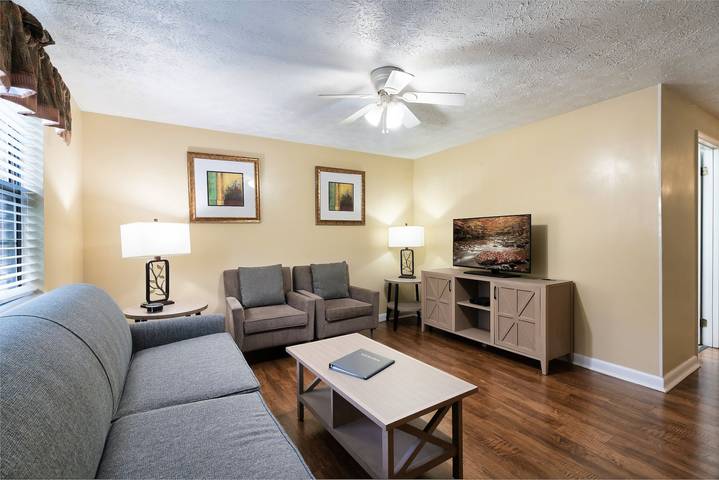 Vacation rental for 6 people, with pool and balcony in Dollywood