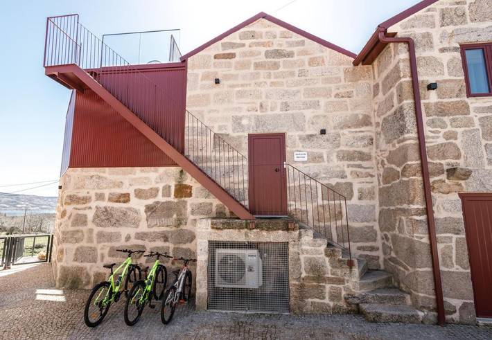 Location de vacances pour 4 personnes, avec jardin et piscine ainsi que vue et vue sur le lac, animaux acceptés dans Penedones - 3