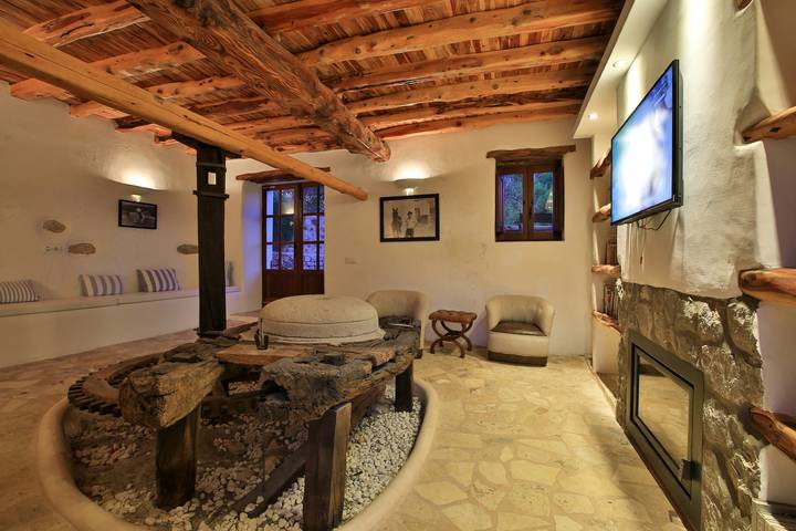 Gorgeous Ibiza Villa | Can Rosetta | 6 Bedrooms | Private Pool & Air-Conditioned | San Antonio in Sant Antoni de Portmany, West Ibiza