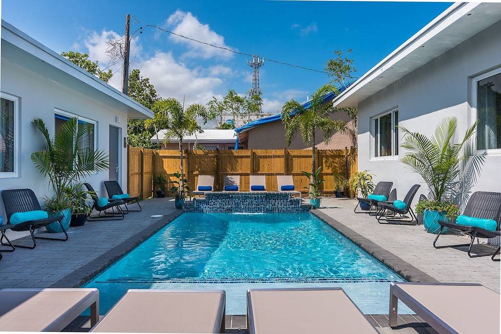 Quaint Luxury 1/1 Villa with Heated Pool-Best Location- walk to everything! in Delray Beach, Palm Beach County