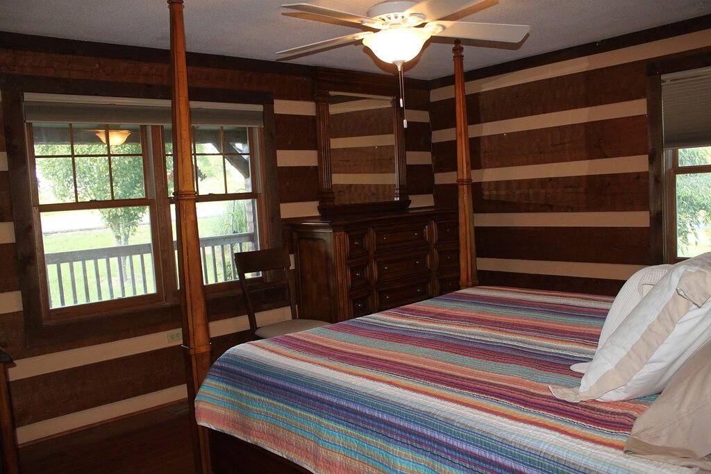 Lake Front Log Cabin in der Nähe von Smoky Mtns, Sehenswürdigkeiten und Quiet Cove Private Dock in Douglas Lake