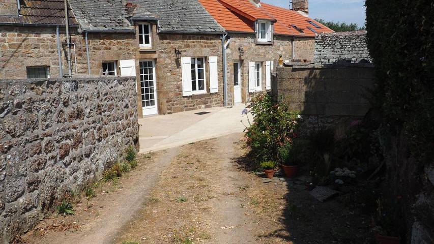 Location de vacances pour 4 personnes, avec Terrasse ainsi que Jardin et Vue dans Plage Du Sablon Cosqueville