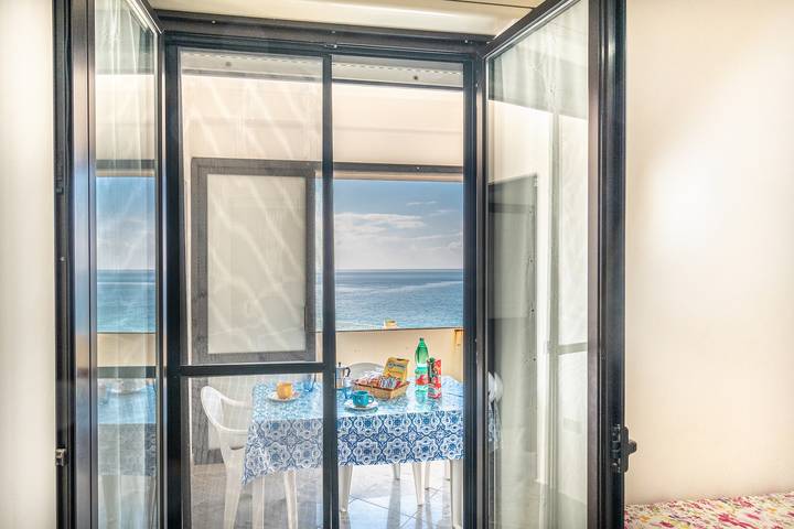 Gîte pour 6 personnes, avec terrasse et vue sur l’océan, adapté aux familles dans Marina di Camerota - 2