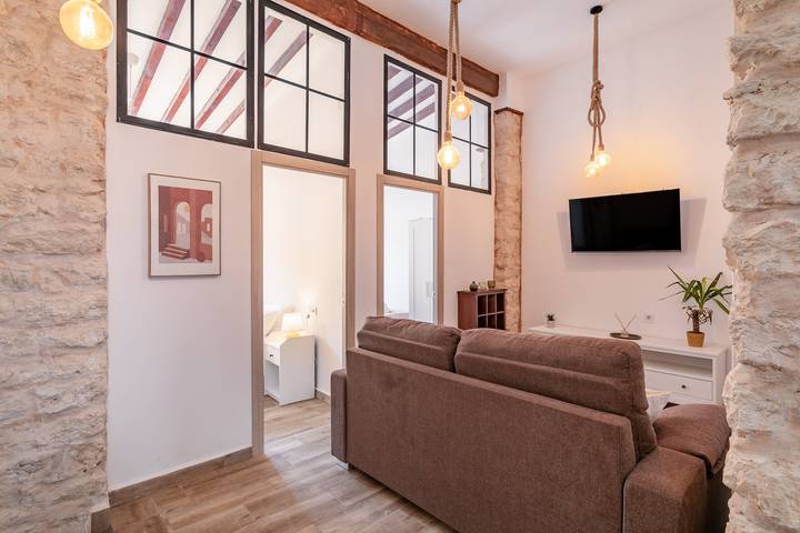 Entire apartment, Apartment "Bel Rustique" with Private Garden & Wi-Fi in El Barrio, Alicante