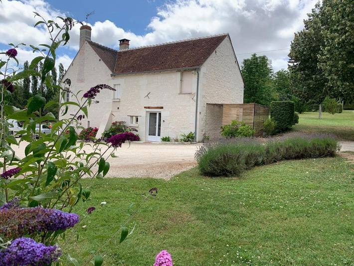 Location de vacances pour 2 personnes, avec Terrasse ainsi que Jardin et Vue à Couffy