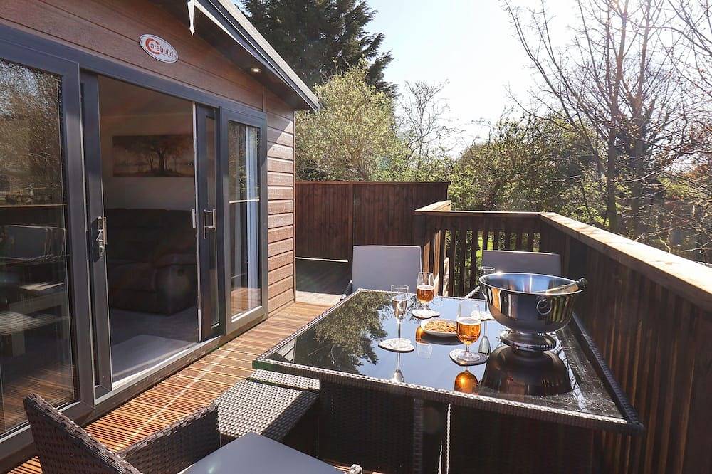 Marigold Lodge, pet friendly, luxury holiday cottage in Staithes in Runswick Bay, North York Moors National Park