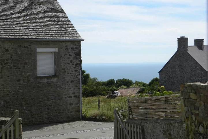 Gîte pour 4 personnes, avec jardin à Herqueville