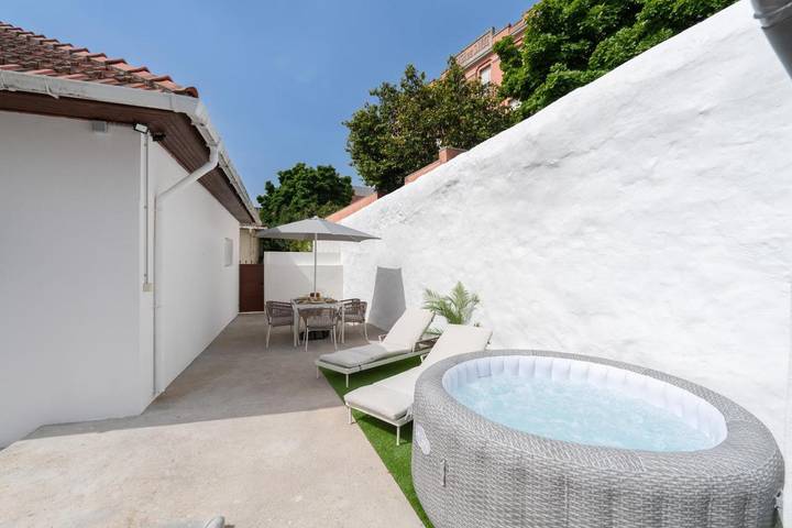 Vacation rental for 4 people, with Terrace and Hot tub in Porto