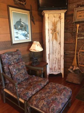 Log Cabin for 4 Guests in Concan, Uvalde County, Picture 4