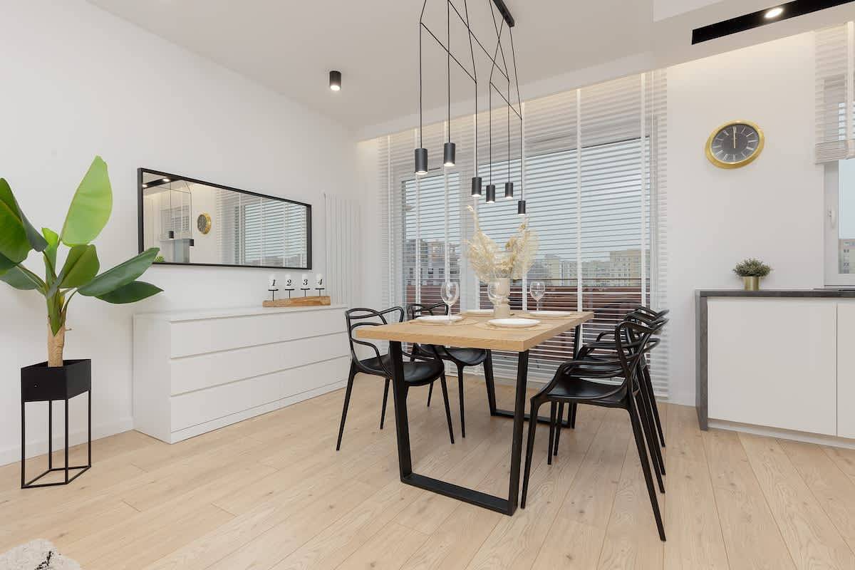 Ganze Wohnung, Spacious Apartment | Balcony with Swing | Parking. in Bielany, Warschau