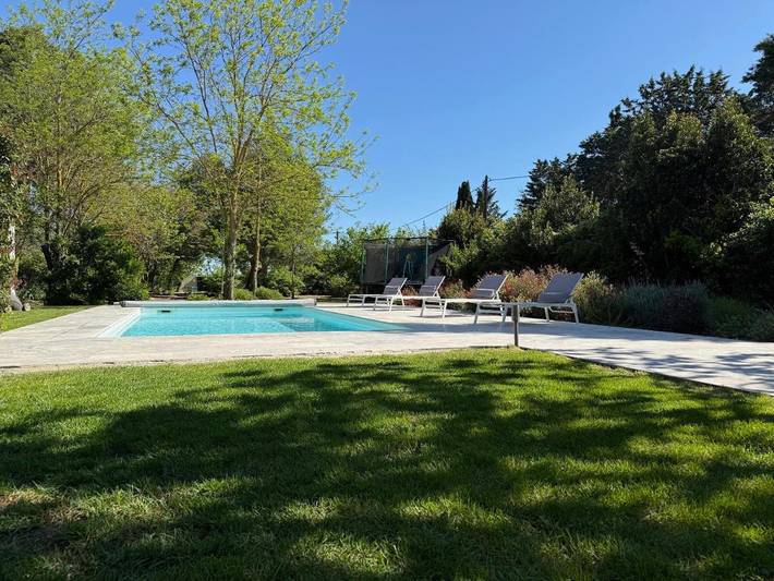 Villa pour 8 personnes, avec Jacuzzi et Terrasse ainsi que Jardin et Piscine