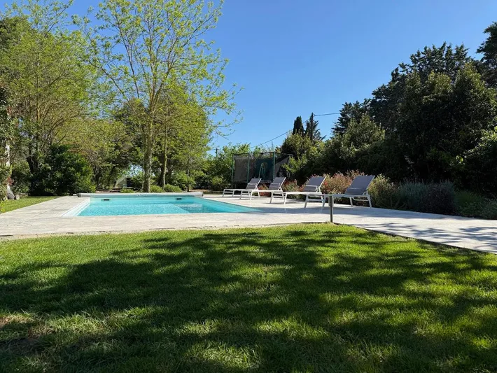 Chalet para 8 personas, con jardín además de piscina y jacuzzi - 1