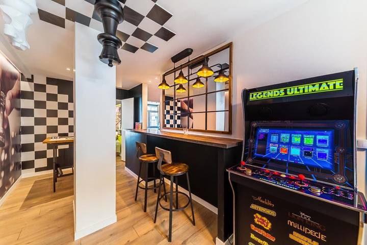 Location de vacances pour 8 personnes, avec Balcon et Terrasse à Oullins