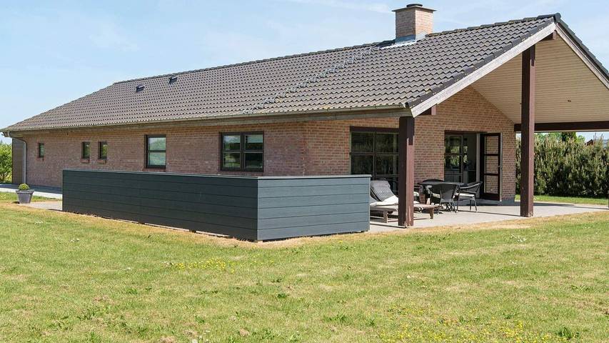 Ferienhaus für 8 Personen, mit Terrasse und Whirlpool sowie Sauna und Garten in Skovmose