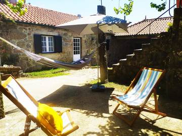Gîte pour 2 personnes, avec vue ainsi que terrasse et piscine dans Paredes de Coura