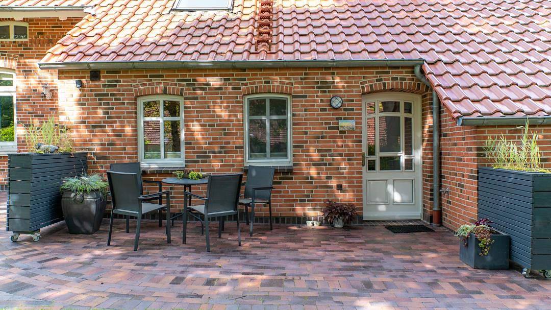 Ganze Wohnung, Friesenwind - Hochwertige Ferienwohnung mit Gartenoase in Utarp, Landkreis Wittmund