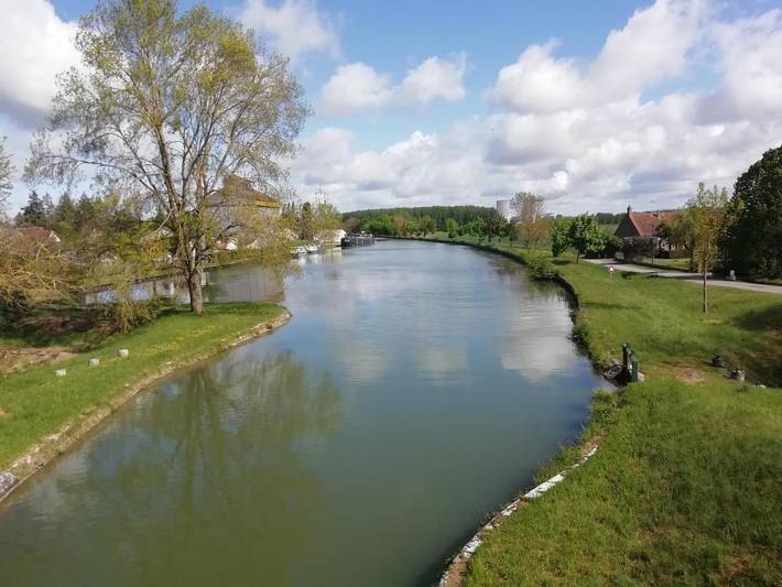 Location de vacances pour 2 personnes, avec jardin et vue à Léré - 3