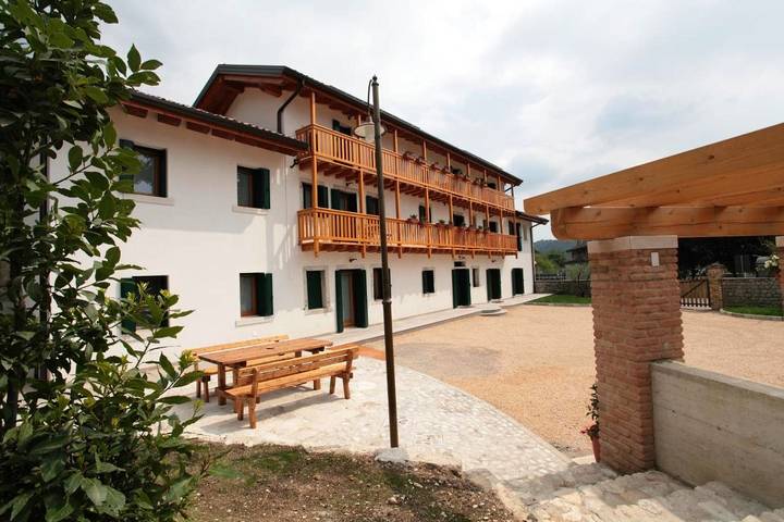 Gîte pour 7 personnes, avec Balcon ainsi que Jardin et Vue à Polcenigo