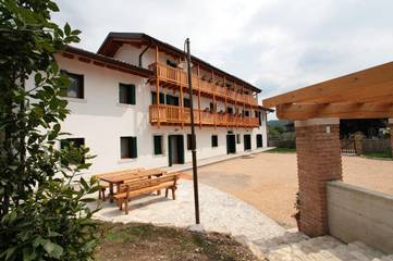 Gîte pour 3 personnes, avec vue et jardin à Polcenigo