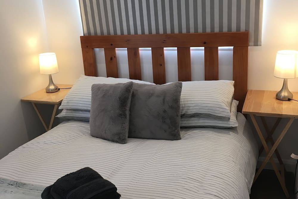 Stylish modern dog friendly two bedroom chalet in Dartmouth in Dartmouth, Devon