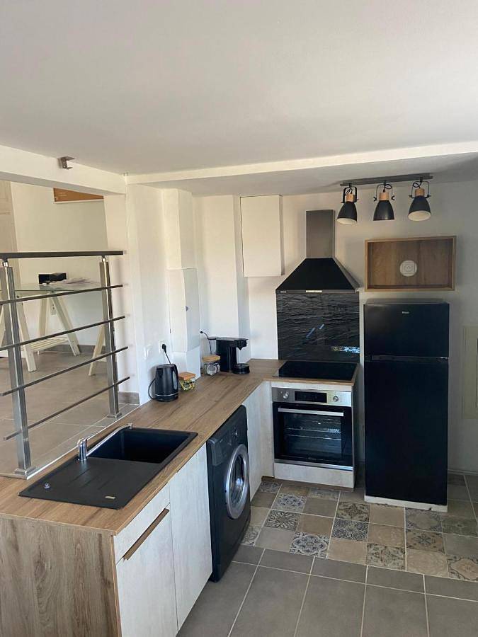 Gîte pour 4 personnes, avec vue et piscine ainsi que jardin et terrasse à Cabasse - 4