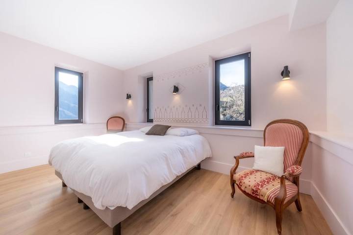 Zimmer 'Chambre La Cardinale' mit Bergblick in Saint-Jean-de-Maurienne, Region Saint-Jean-de-Maurienne