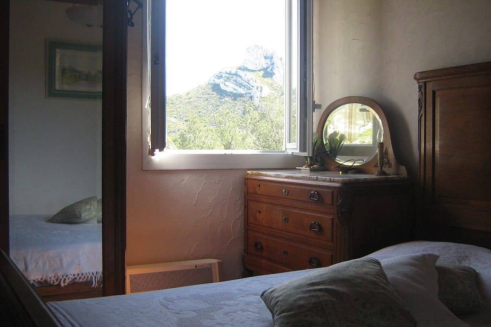 Maison T3 et jardin, au coeur des calanques, proche Marseille et Carry-Le-Rouet in Le Rove, Côte méditerranéenne (France)