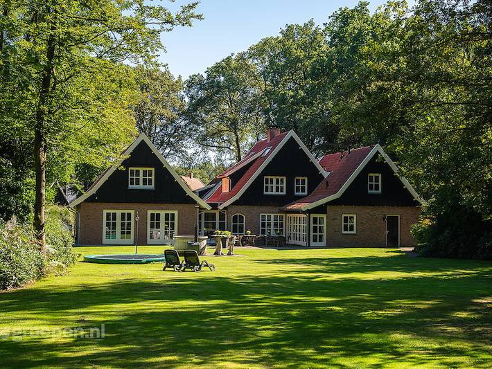 Vakantiehuis voor 20 personen, with Balkon/Terras and Whirlpool as well as Terras in Losser