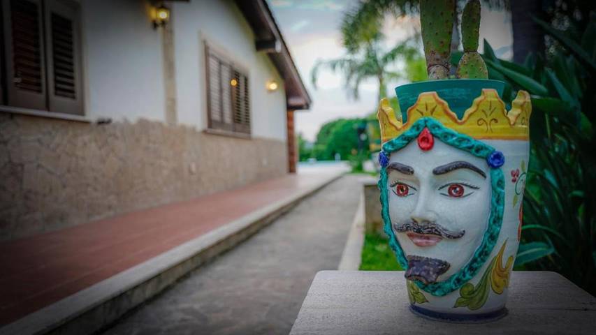 Location de vacances pour 5 personnes, avec jacuzzi ainsi que jardin et piscine, adapté aux familles à Agnone Bagni - 4