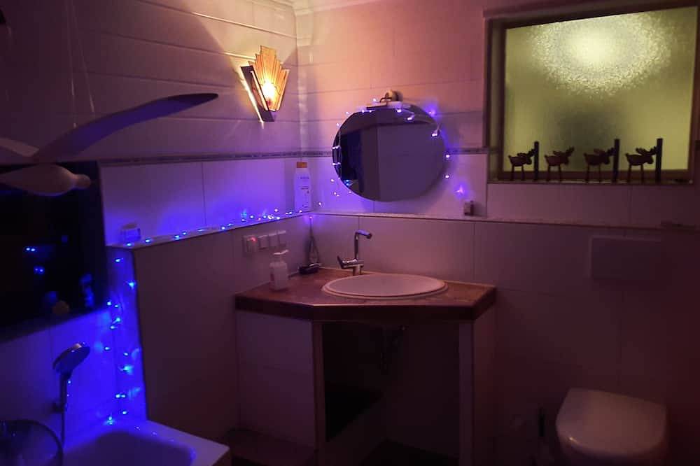 Ganze Wohnung, Dachstudio mit Ausblick und Luxusbad sowie moderner Küche: Halbinsel Butjadingen in Butjadingen, Nordseeküste