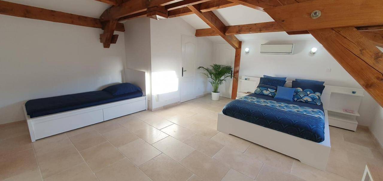 Three-Bedroom House in Saint-Cannat, Région d'Aix-en-Provence