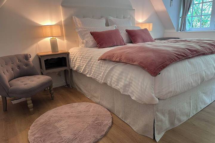 Villa de Luxe Avec Climatisation et Terrasse, Idéal Pour Visiter Paris! in Versailles, Yvelines