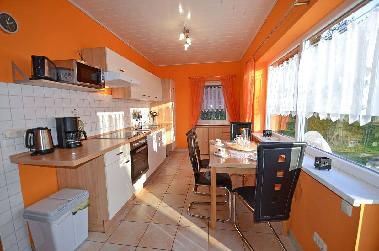 Apartamento entero, Nur 700m zum Ostseesandstrand, Wlan u Geschirrspüler, Terrasse mit Gartenmöbeln in Ostseebad Glowe, Glowe