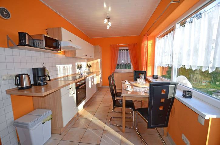 Ganze Wohnung, Nur 700m zum Ostseesandstrand, Wlan u Geschirrspüler, Terrasse mit Gartenmöbeln in Hauptstrand Glowe, Glowe