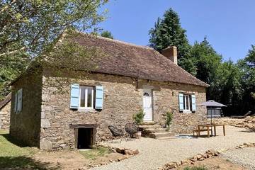 Gîte pour 4 personnes, avec terrasse et jardin à Saint-Priest-Ligoure