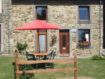 Location de vacances pour 7 personnes, avec vue et jardin à Hargnies