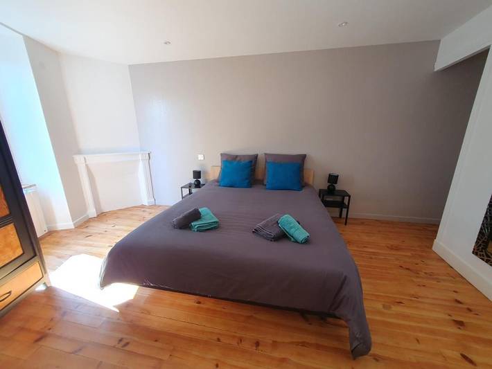 Gîte pour 4 personnes, avec terrasse à Authezat