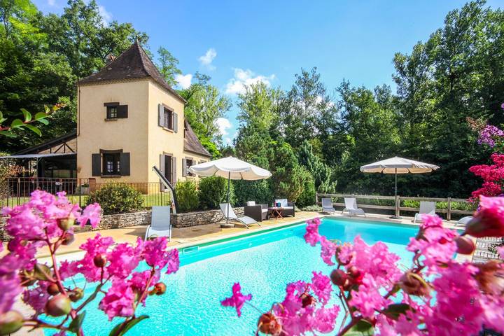 Villa pour 6 personnes, avec jacuzzi et jardin ainsi que terrasse et sauna - 1