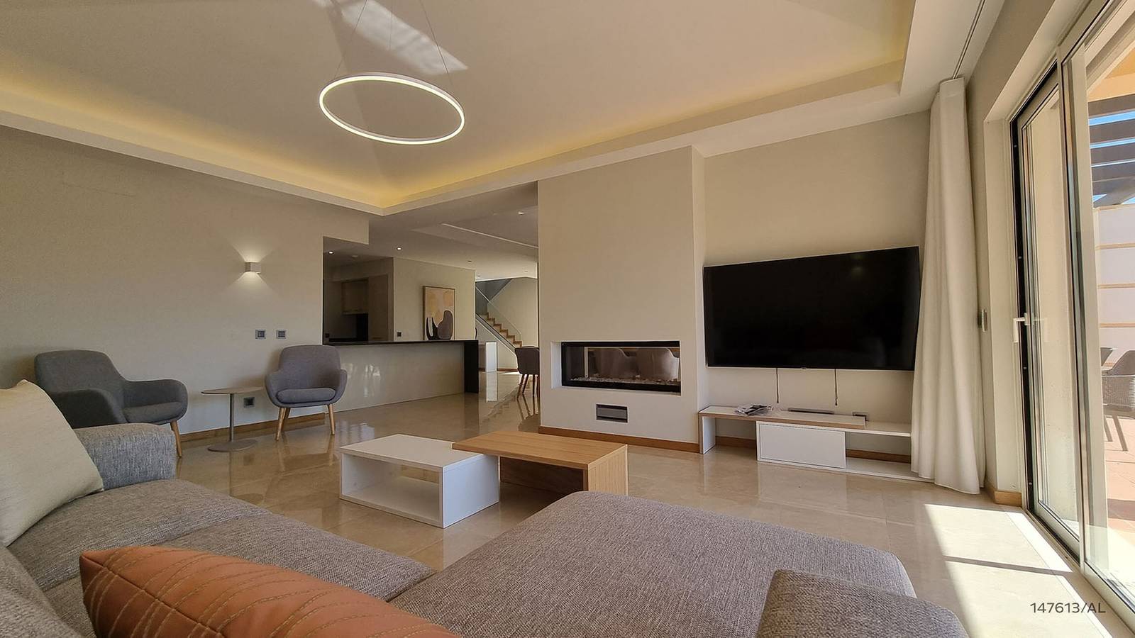 Apartamento inteiro, Apartamento 'Villa Premium' com vista para a montanha, Wi-Fi e ar condicionado in Estômbar, Lagoa