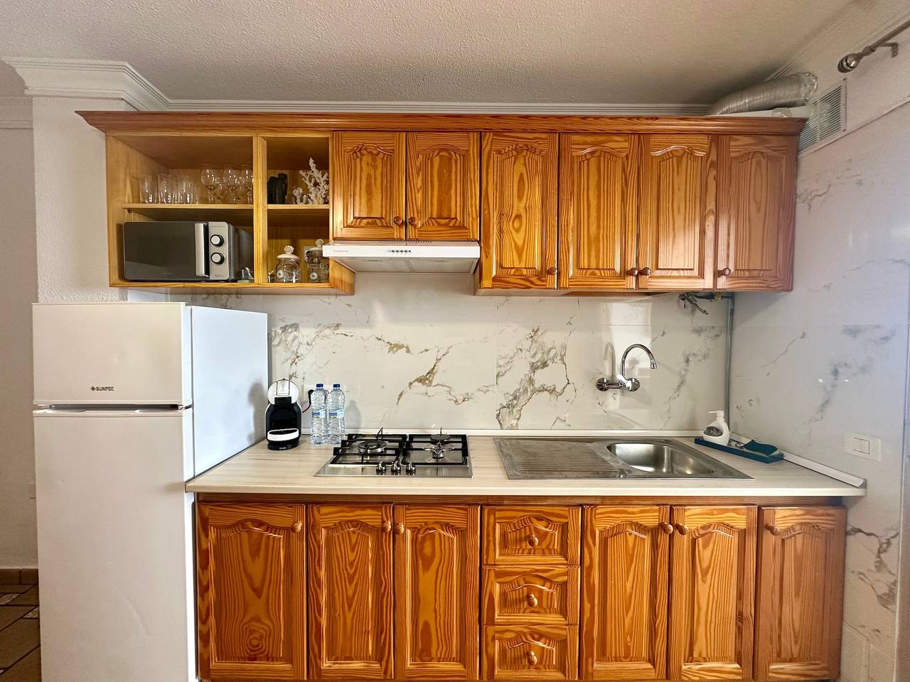 Apartamento entero, Apartamento de vacaciones 'Casita Acogedora Frente Al Mar' con terraza privada y Wi-Fi in El Pris, Tacoronte