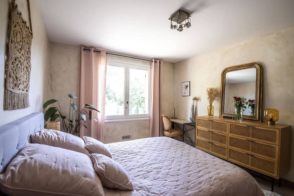 Villa Panoramic 250m2 by Saint Victoire large Swimming Pool and air condition in Le Tholonet, Aix-en-Provence region