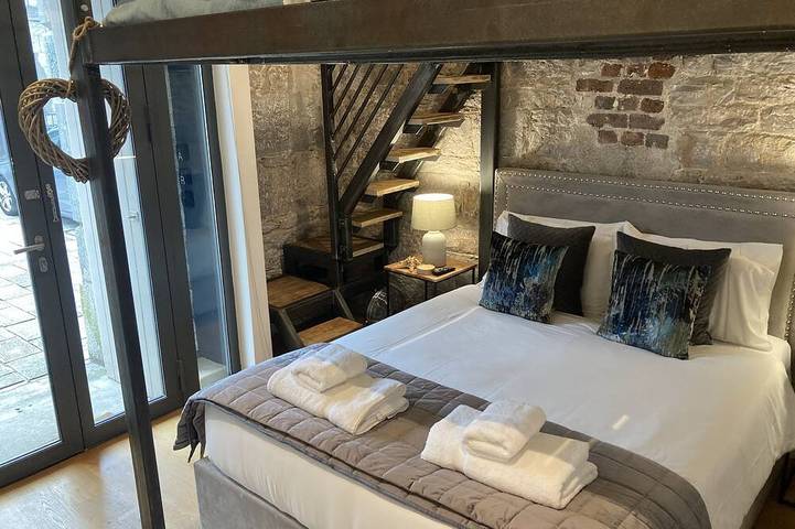 Apartment for 4 people, with pool in Plymouth