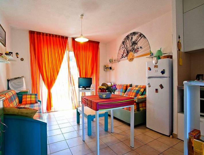 Gîte pour 2 personnes, avec jardin et vue ainsi que balcon et piscine dans Plage de la Roya - 4